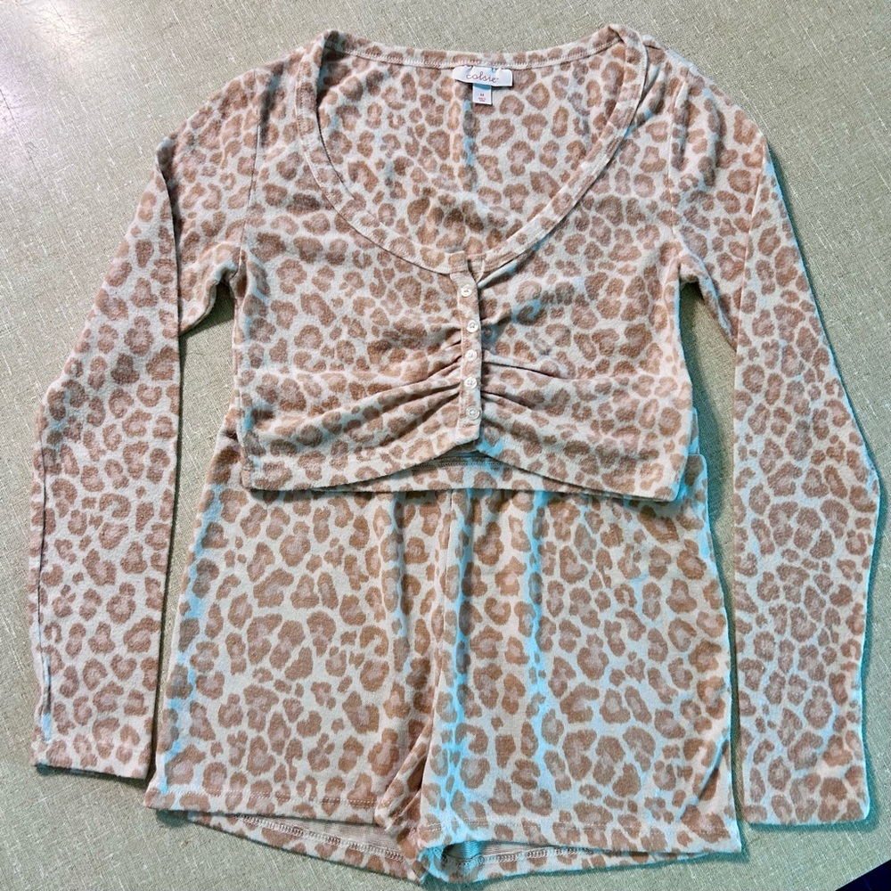 Colsie Animal Print Set in Brown and Cream